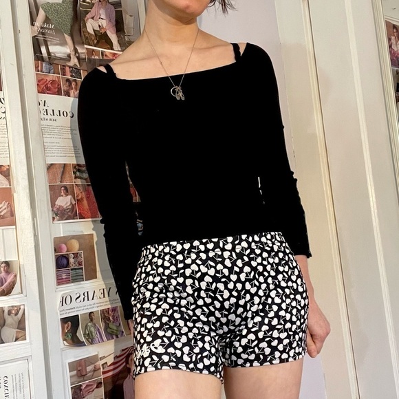 ASICS Medium Athletic Shorts 4” Inseam in 🍒 Print 🍒 - Picture 4 of 8